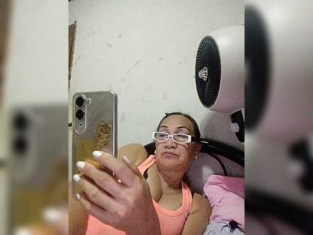 cherrywhite03's BongaCams show and profile