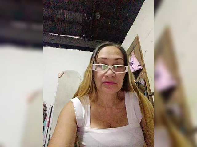 cherrywhite03 webcam bongacams model stream image