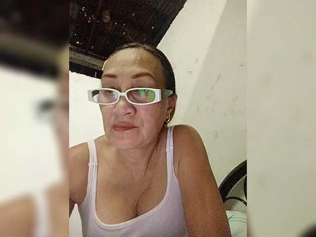 cherrywhite03 webcam bongacams model stream image