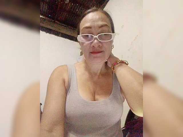 cherrywhite03's BongaCams show and profile