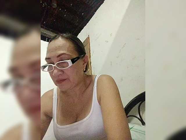 cherrywhite03 webcam bongacams model stream image