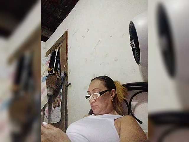 cherrywhite03's BongaCams show and profile