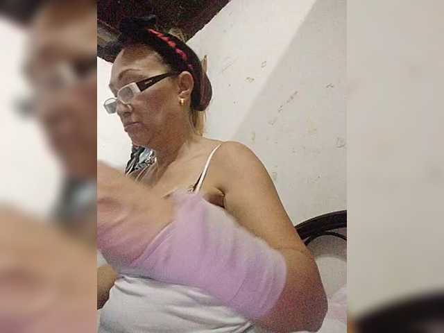 cherrywhite03's BongaCams show and profile