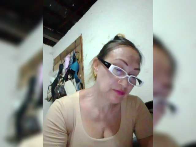 cherrywhite03's BongaCams show and profile