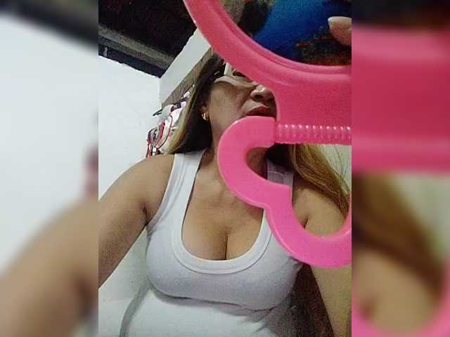 cherrywhite03's BongaCams show and profile