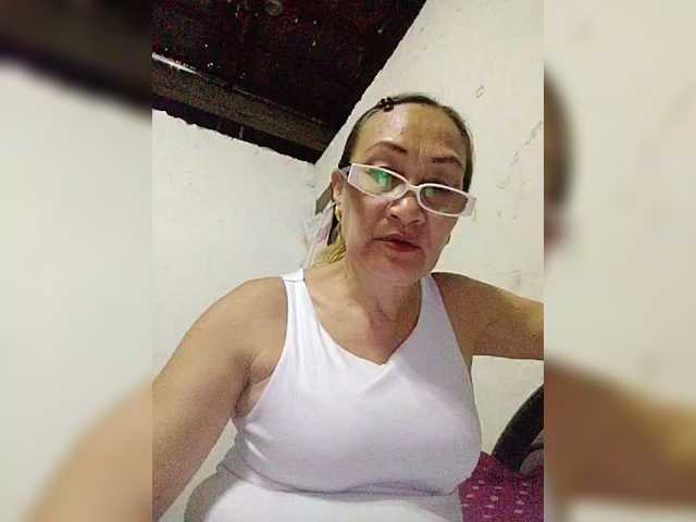 cherrywhite03's BongaCams show and profile