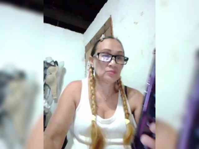 cherrywhite03 webcam