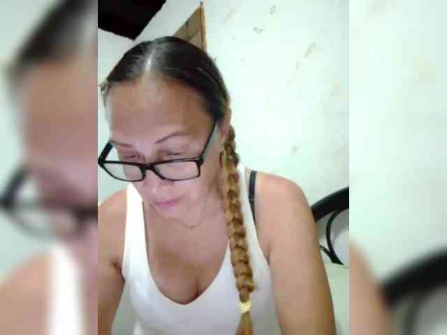 cherrywhite03 webcam