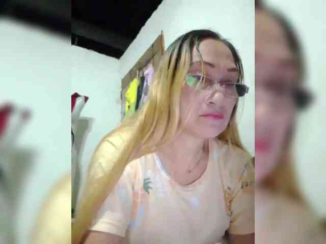 cherrywhite03 webcam
