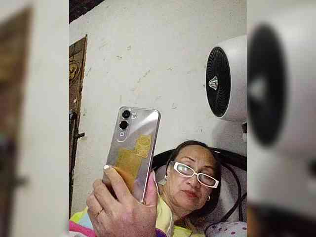 cherrywhite03 webcam