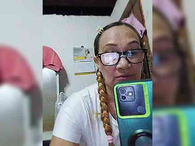cherrywhite03 webcam