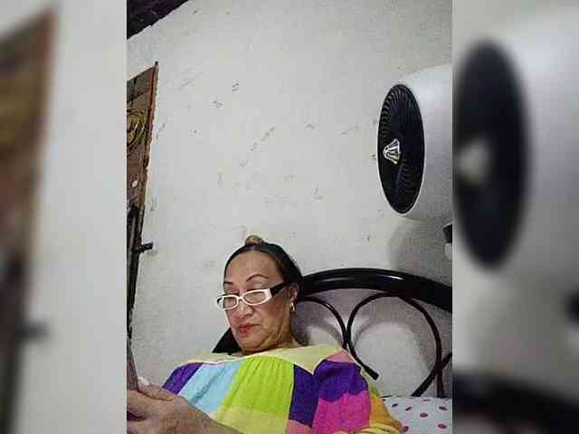 cherrywhite03 webcam