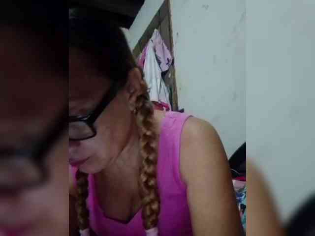 cherrywhite03 Live Webcam on BongaCams