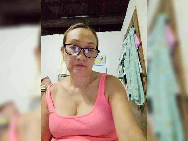 cherrywhite03 Live Webcam on BongaCams