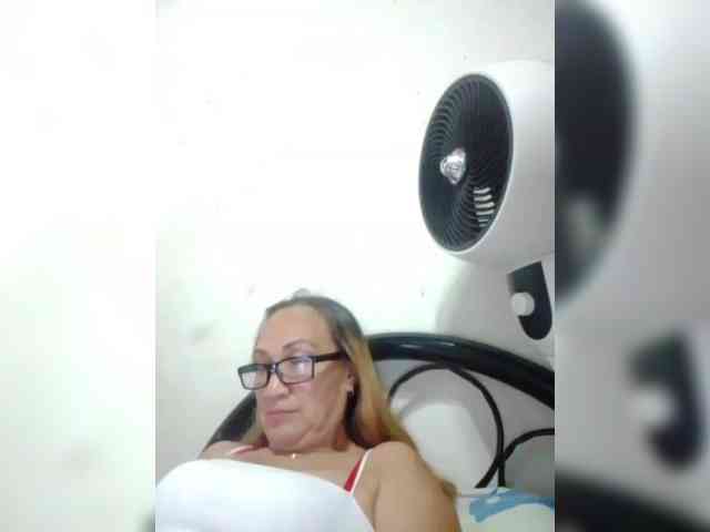 cherrywhite03 webcam