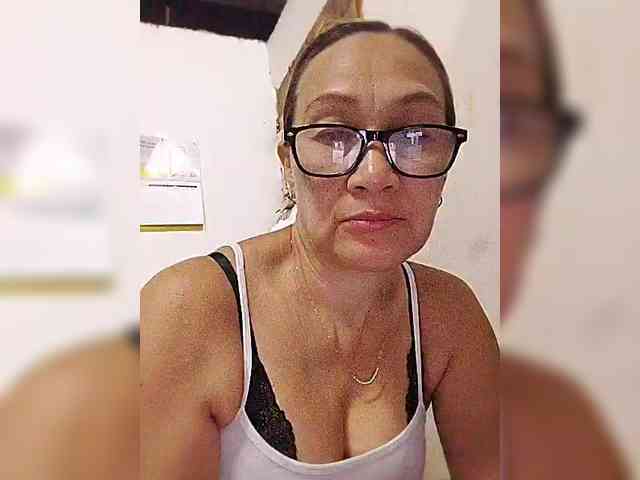 cherrywhite03 webcam