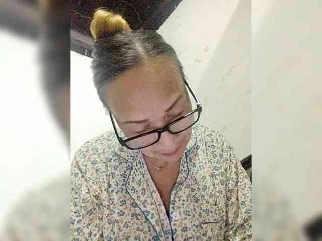 cherrywhite03 webcam