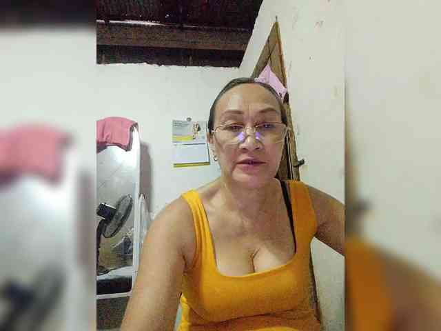 cherrywhite03 webcam