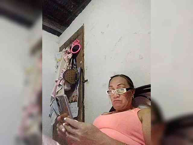 cherrywhite03 Live Webcam on BongaCams