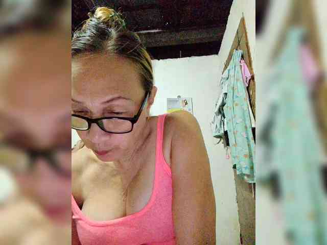 cherrywhite03 webcam