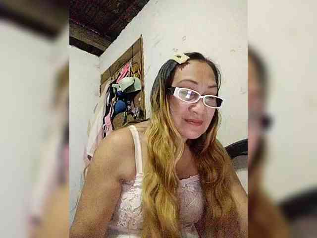 cherrywhite03 webcam