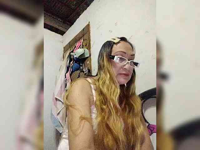 cherrywhite03 webcam