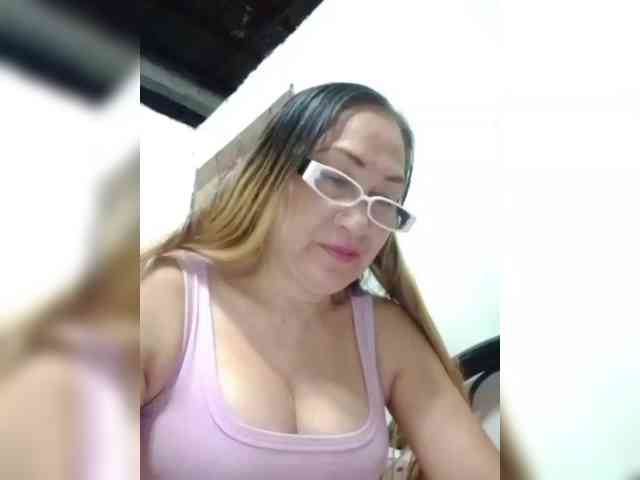 cherrywhite03 webcam