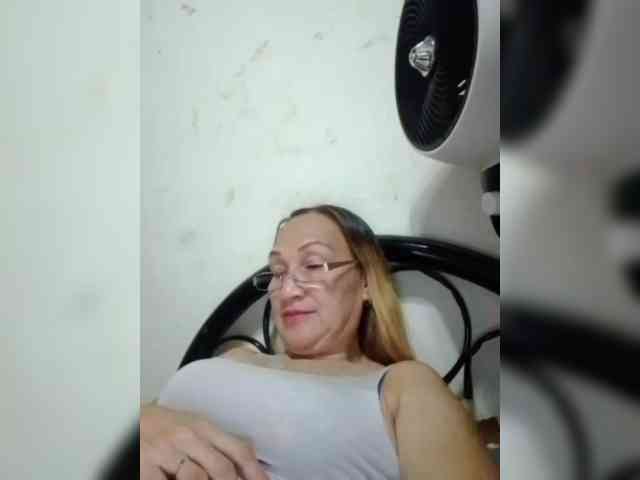 cherrywhite03 webcam