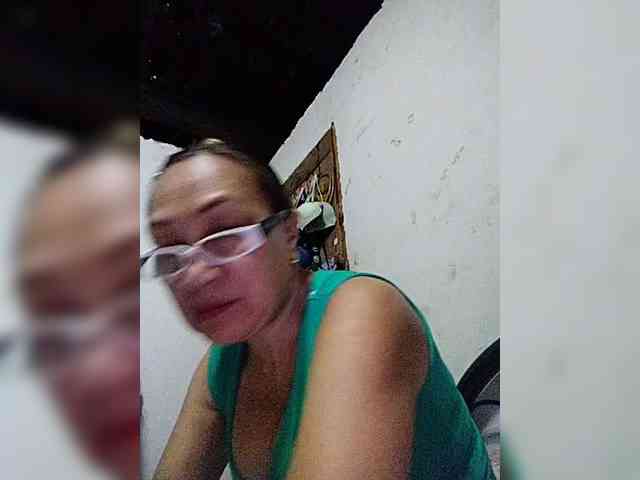 cherrywhite03 webcam