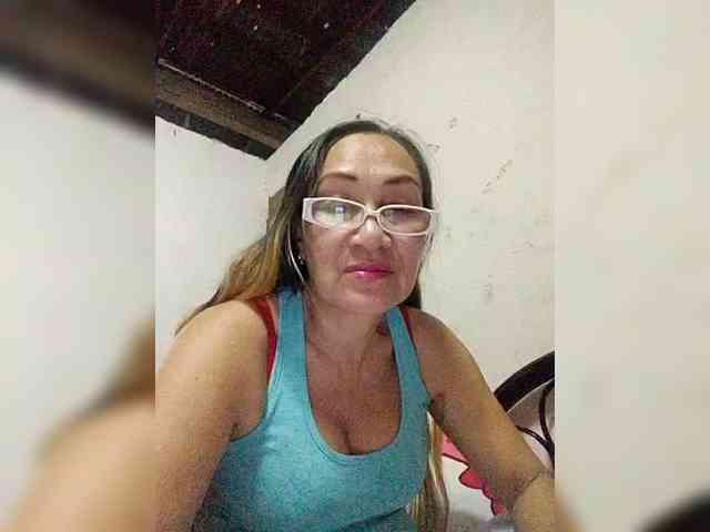 cherrywhite03 Live Webcam on BongaCams