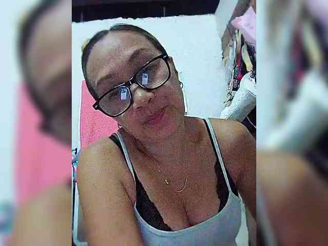 cherrywhite03 webcam