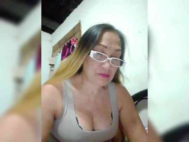 cherrywhite03 webcam