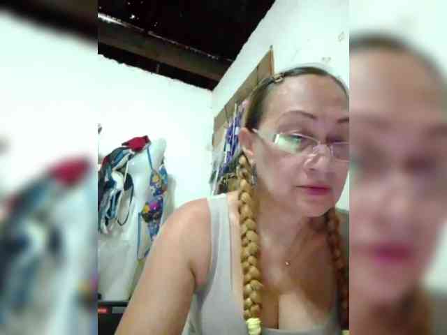 cherrywhite03 Live Webcam on BongaCams