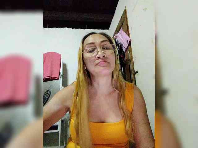 cherrywhite03 webcam