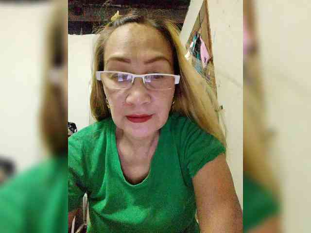 cherrywhite03 Live Webcam on BongaCams