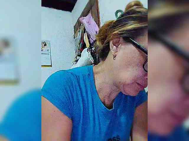 cherrywhite03 Live Webcam on BongaCams