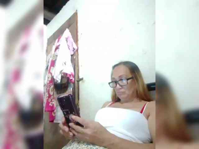 cherrywhite03 webcam