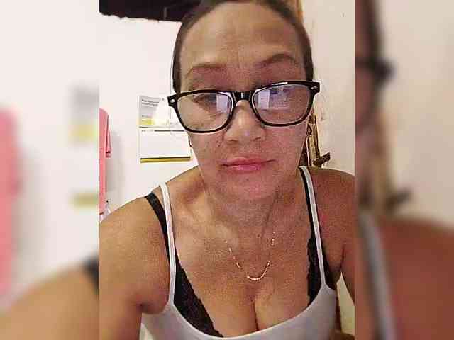 cherrywhite03 webcam