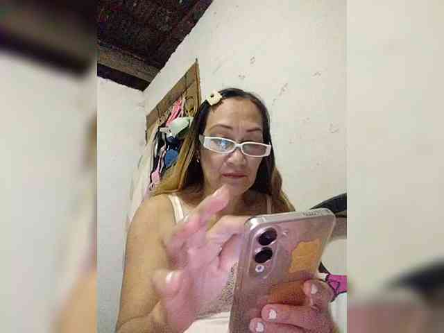 cherrywhite03 webcam