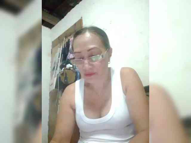 cherrywhite03 Live Webcam on BongaCams