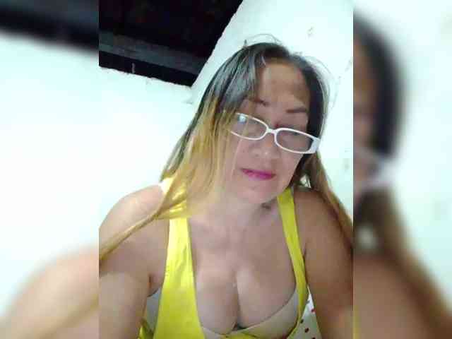 cherrywhite03 webcam