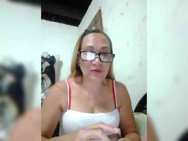 cherrywhite03 webcam