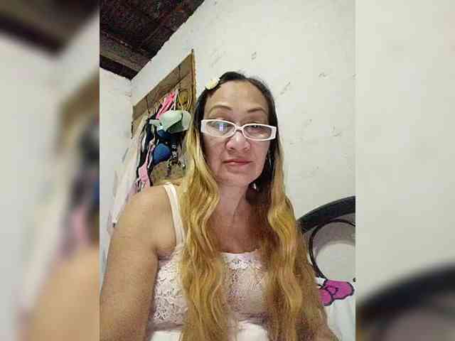 cherrywhite03 webcam