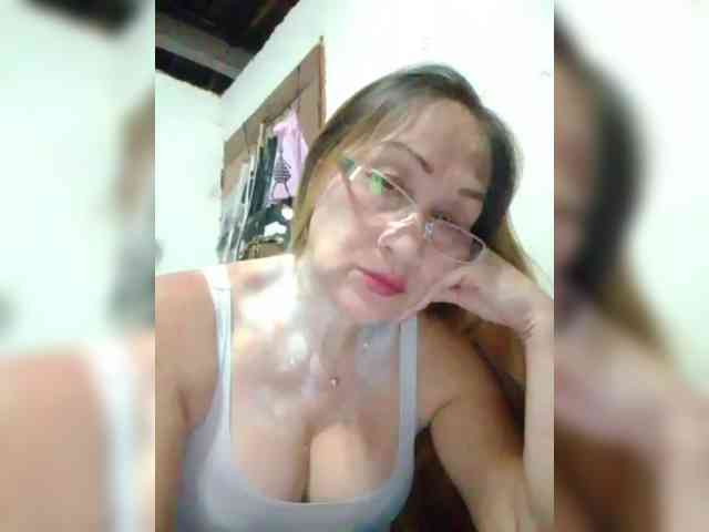 cherrywhite03 webcam