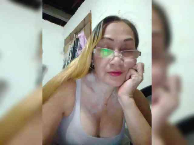 cherrywhite03 webcam