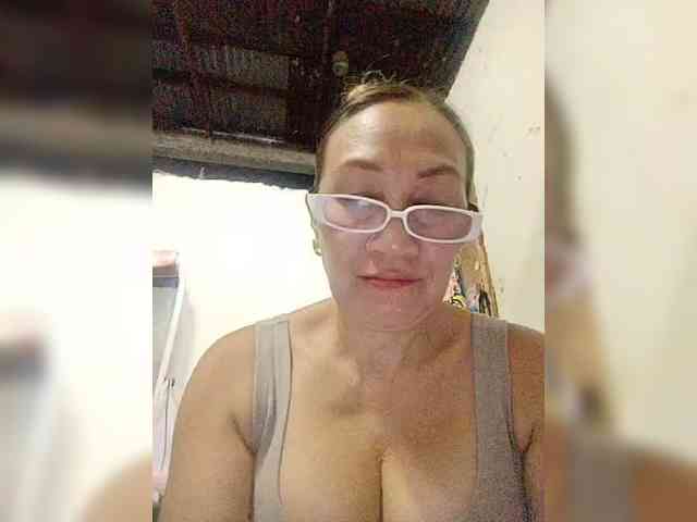 cherrywhite03 webcam