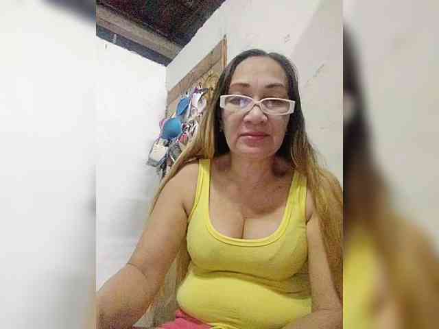 cherrywhite03 Live Webcam on BongaCams