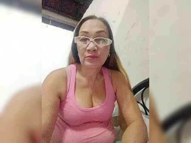 cherrywhite03 Live Webcam on BongaCams