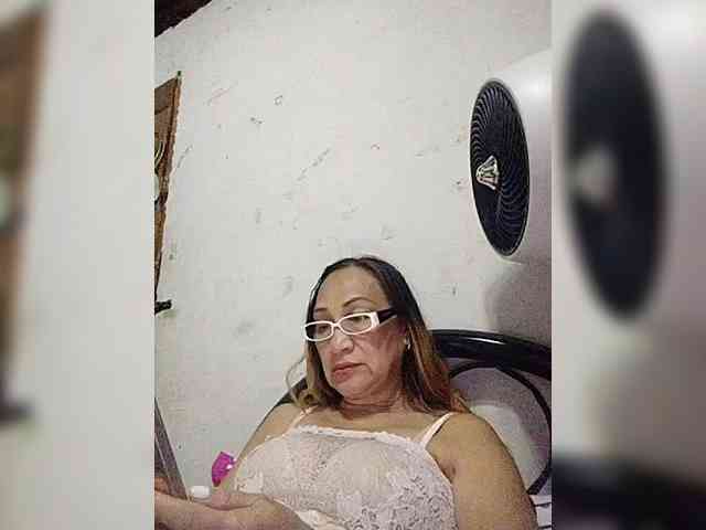 cherrywhite03 webcam