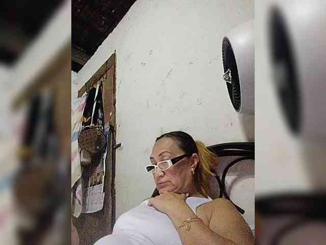 cherrywhite03 webcam